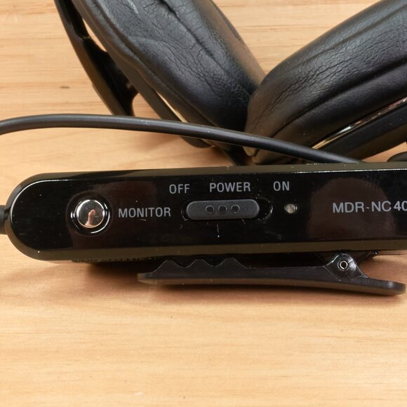 Sony MDR-NC40 Noise Cancelling Headphones / Folding Design / With Carry Case - Picture 4 of 8